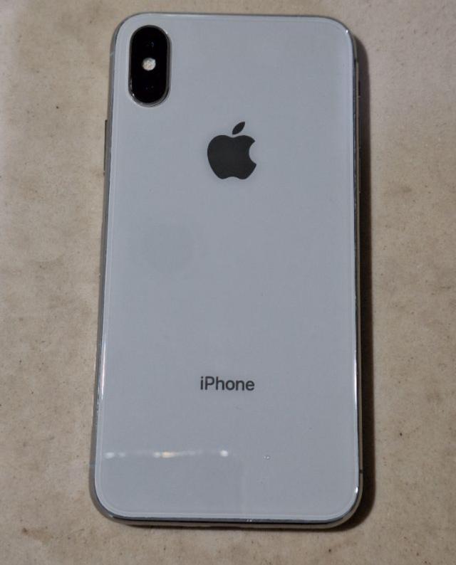 iPhone X สีขาว/สีเงิน 1