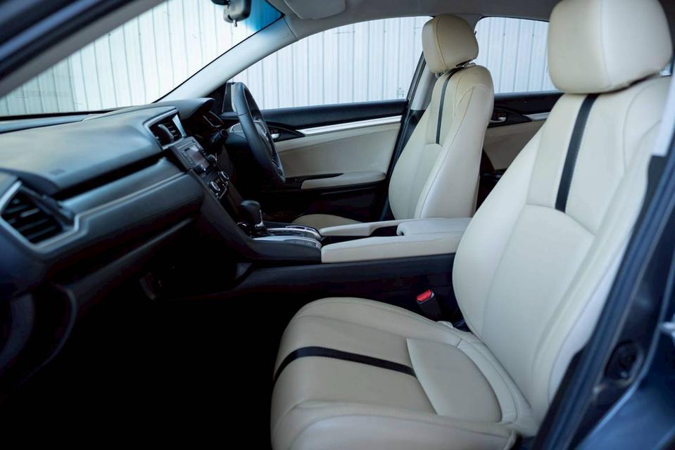 Homda Civic 1.8E ปี16 13