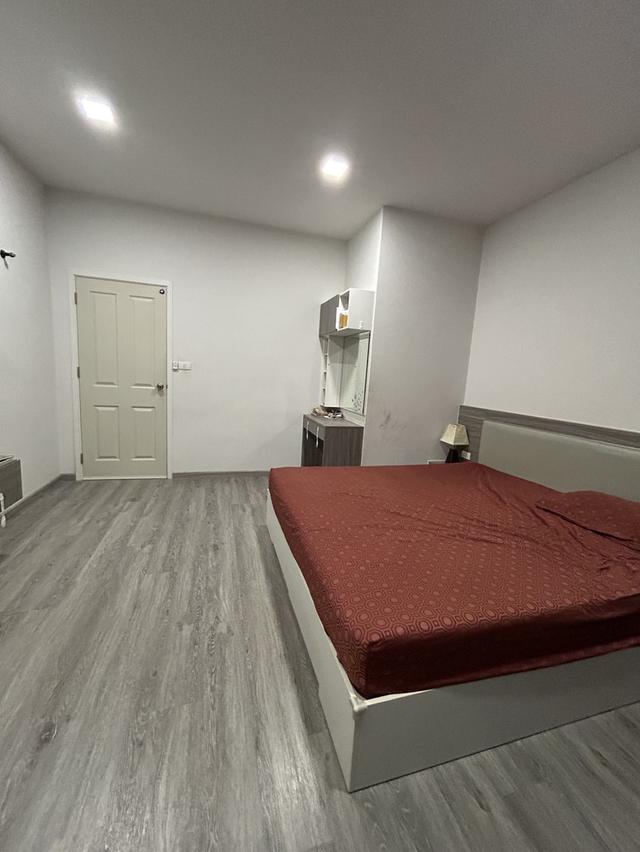 ทาวน์โฮม 2 ชั้น หน้ากว้าง 5.7 ม. 3 ห้องน้อน 3 ห้องน้ำ 9