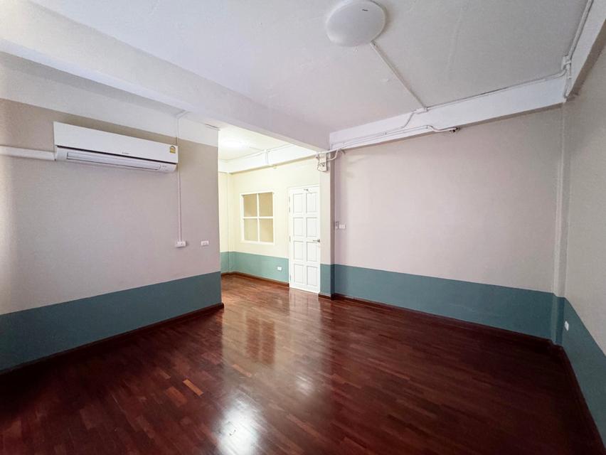 ขาย / เช่าด่วน ทาวน์เฮ้าส์ 4 ชั้น หมู่บ้าน วราธรวิลล์ พัฒนาการ 44 8