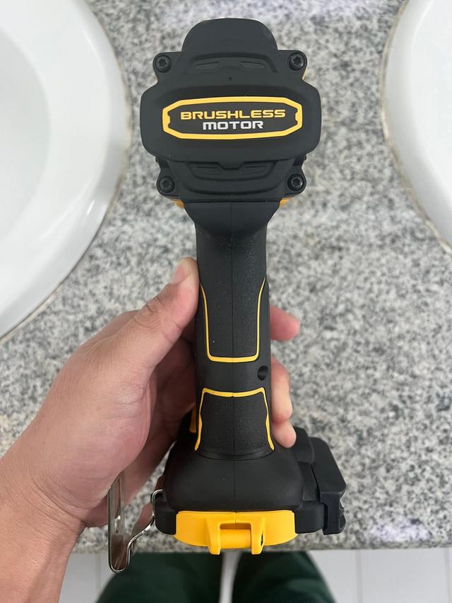 สว่านกระแทก DeWalt  9