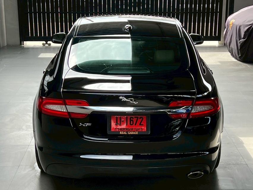 Jaguar XF 2.2 Sedan 10
