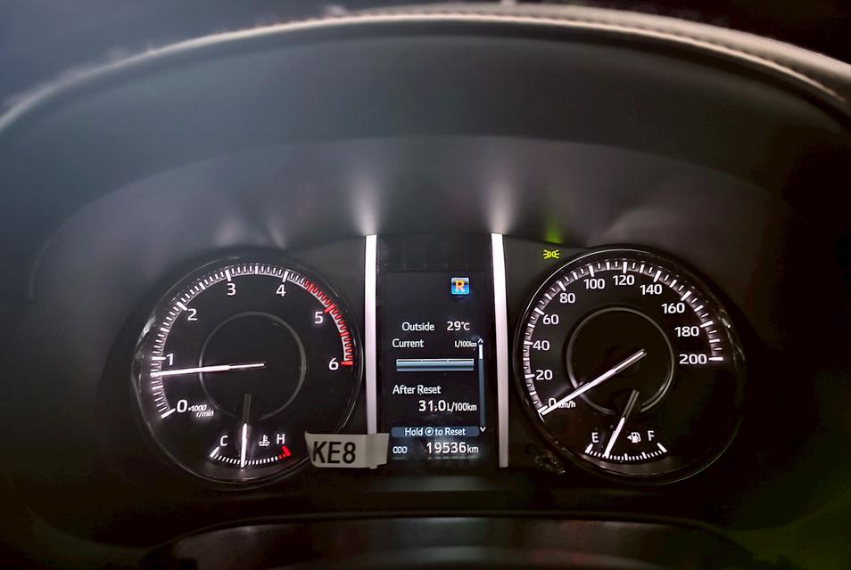  TOYOTA LEGENDER 2.4 V.2WD.MNC.  ปี 2022  Mile 19,500 km. (1,200,000)  13