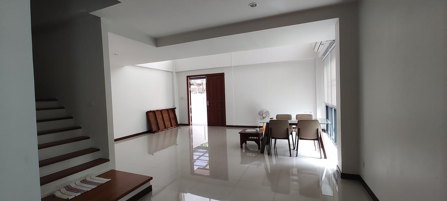 ทาวน์โอม 3 ชั้นครึ่ง ลาดพร้าว 25 แยกรัชดา-ลาดพร้าว เนื้อที่ 44 ตารางวา แปลงมุม กว้างมาก พร้อมอยู่ 10
