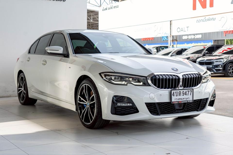 รหัสรถ NP9477 รุ่นรถ : BMW 330e M SPORTปีรถ : 2021 รูปที่ 3