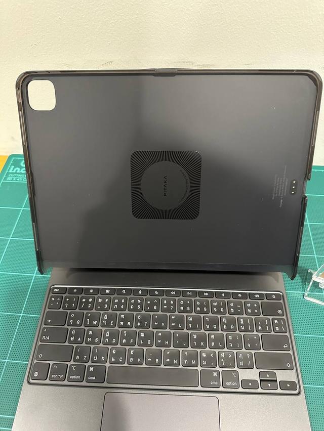 iPad Magic Keyboard (Black - Thai) 13 นิ้ว รุ่น iPad Pro M4 แถม เคสหลัง PITAKA 8