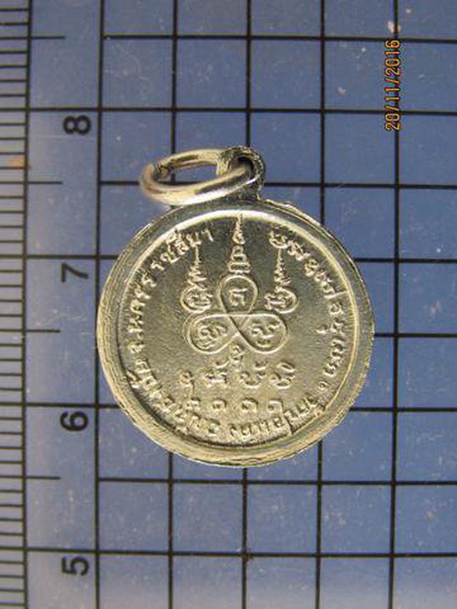 4035 เหรียญกลมเล็ก หลวงพ่อโต วัดปอแดง มีวงเดือน จ.นครราชสีมา 1