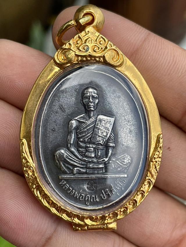 เหรียญหลวงพ่อคูณ รุ่นสร้างบารมี ปี19 เนื้อเงิน ไม่ตัดปีก