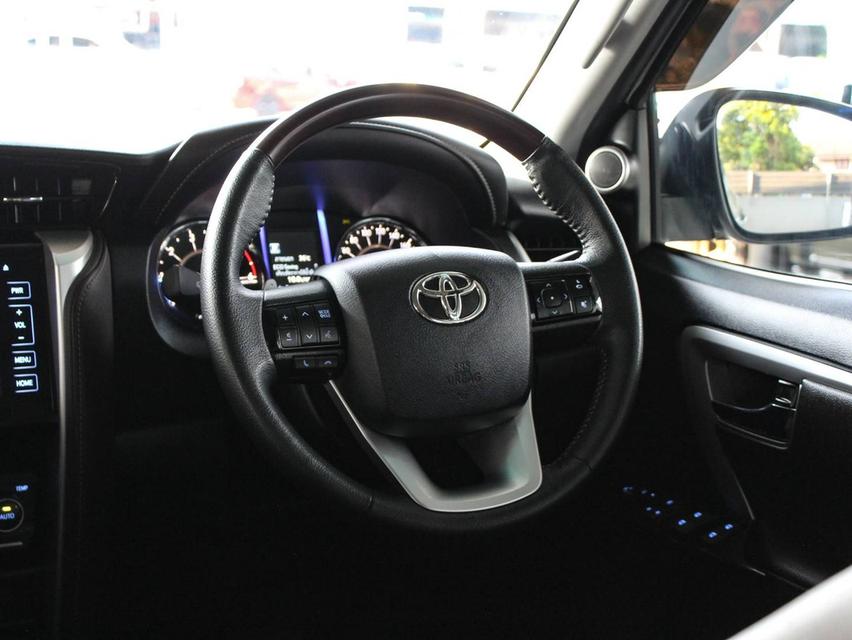 ขาย Toyota Fortuner 2.4V ปี20 11