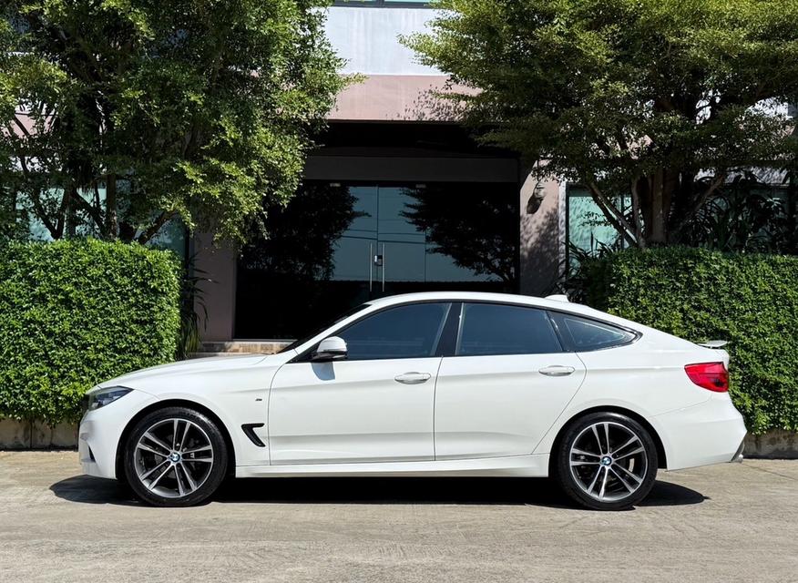 2018 BMW 320D GT MSPORT LCI รถมือเดียวออกป้ายแดง รถวิ่งน้อย เข้าศูนน์ตามระยะ รถไม่เคยมีอุบัติเหตุครับ รูปที่ 5