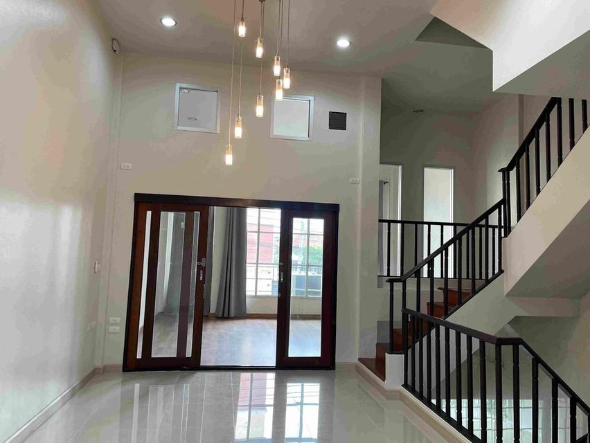 ให้เช่า บ้านกลางเมือง รัชดา-ลาดพร้าว ทาวน์โฮม 4 ชั้น รีโนเวทใหม่ โฮมออฟฟิศใกล้MRTลาดพร้าว ลาดพร้าว23 5