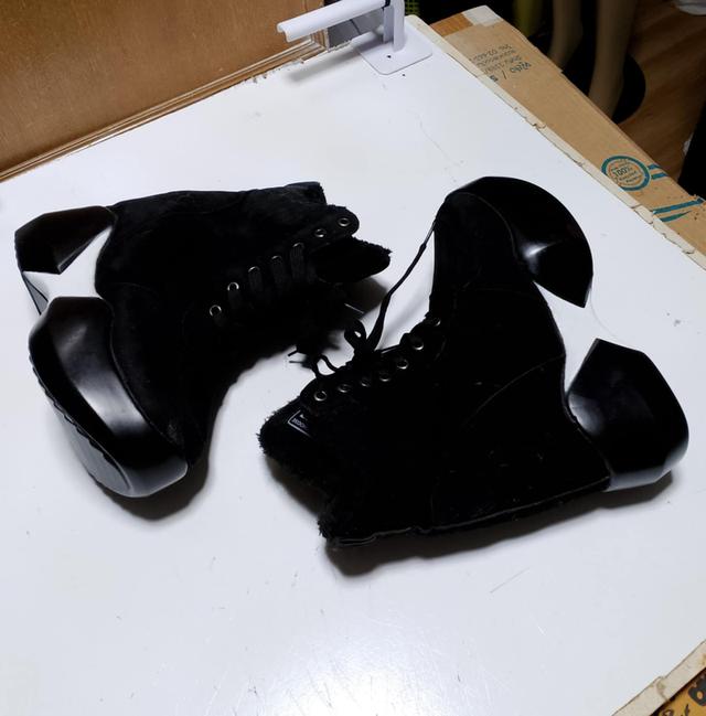 รองเท้าส้นตึกแฟชั่นมือสอง