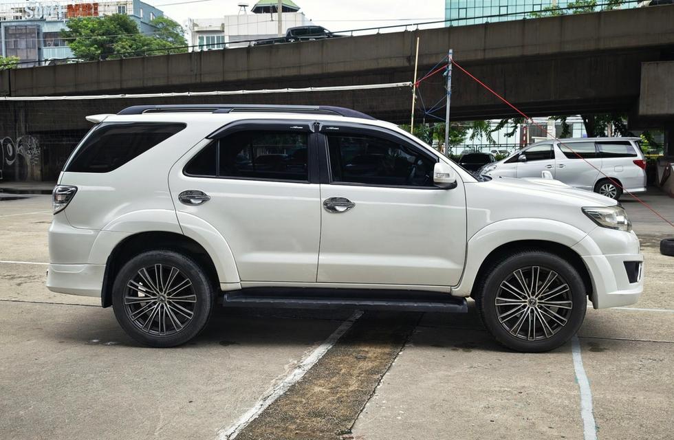 Toyota Fortuner 3.0 V Auto 4WD ปี 2013  4