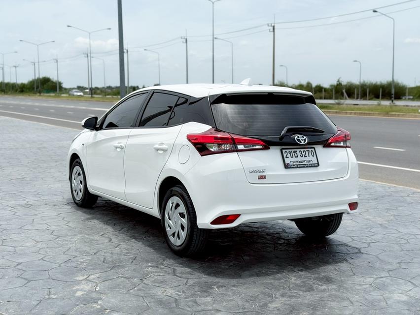 Toyota Yaris 1.2 Entry เกียร์ออโต้ สีขาว ปี 2021 9