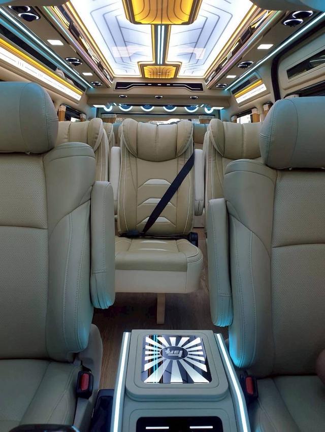 Toyota AllNew รถตู้มือสอง 4