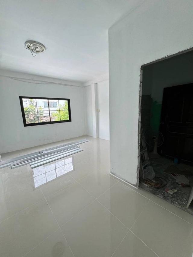 ขาย Townhome ทาวน์เฮ้าส์เรวดี31 90 ตรม. 19 ตร.วา บ้าน Renovate เรียบร้อยพร้อมยื่นBank 6