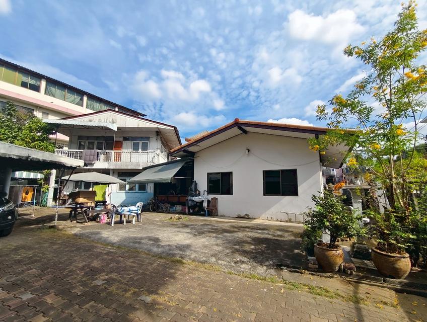 ที่ดินพร้อมบ้าน ซอยเสรีไทย 17 ใกล้สถานีตำรวจนครบาลบึงกุ่ม ถนนเสรีไทย แขวงคลองกุ่ม เขตบางกะปิ กรุงเทพมหานคร 4