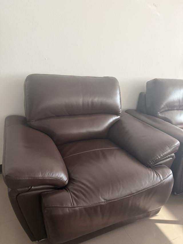 โซฟาหนังแท้สีดําเป็นชุด รูปที่ 3