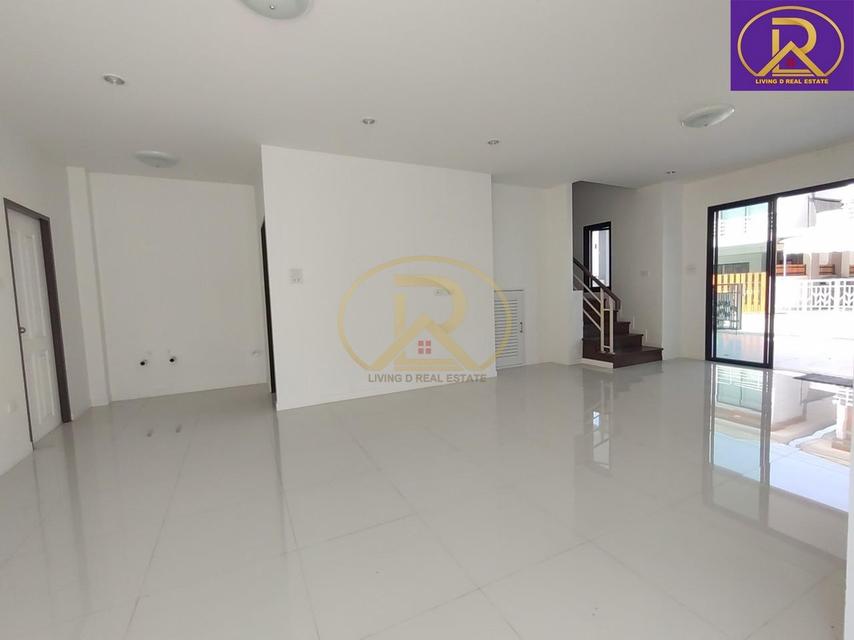 ขายบ้านใหม่เหลือ2หลังสุดท้าย โครงการบ้านภูริ บ้านแฝดสไตล์บ้านเดี่ยว 2 ชั้น สวยทันสมัย พร้อมเข้าอยู่ ต.บ้านสวน อ.เมืองชลบ 4