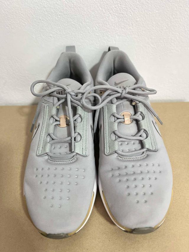 รองเท้า NIKE 4