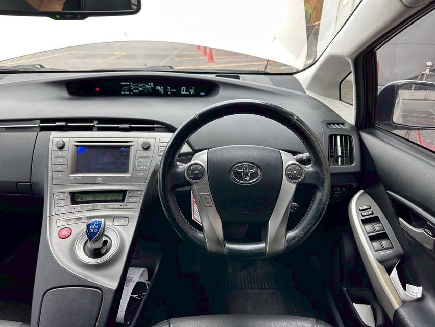 Toyota Prius 1.8 Hybrid เกียร์ออโต้ สีขาว ปี 2012 14