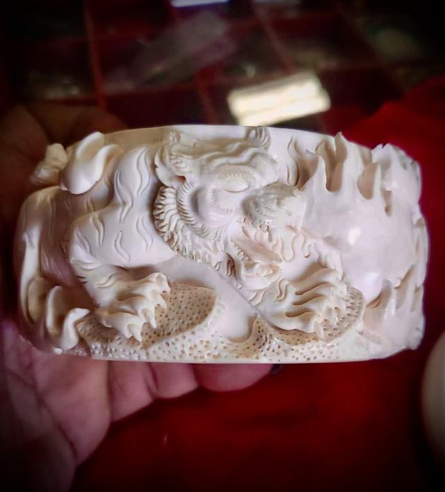 กำไลงาแกะ กำไลงาช้างแกะสลัก รูปเสือและมังกร วงใหญ่ อลังการ กำไลข้อมือ 5