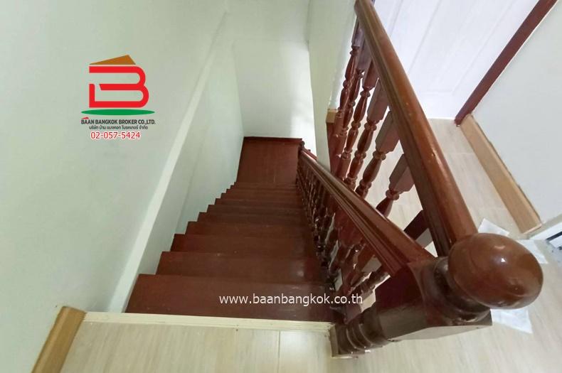 ทาวน์เฮ้าส์ หมู่บ้านสินธานี 1 (ใกล้โรงพยาบาลพญาไทนวมินทร์) เนื้อที่ 18 ตรว. แขวงนวมินทร์ เขตบึงกุ่ม 11