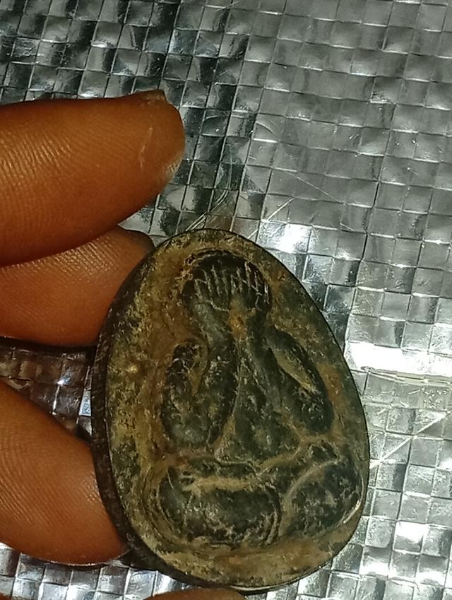 พระปิดตาหลวงปู่โต๊ะจัมโบ้ 2เพิ่งแกะออกจากกล่องถ่ายรูปสดๆเลยครับก่อนหน้านี้เรียบก่อนหน้านี้เลี่ยมกรอบกันน้ำอย่างหนาเลยเคยแขวนมานานแล้วครับถ่ายรูปให้เห็ 6