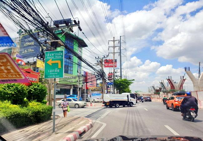 ขายที่ดิน ติดถนนพระราม 2 ซอย 50 เนื้อที่ 2-2-42 ไร่ พร้อมอาคารพาณิชย์ 10