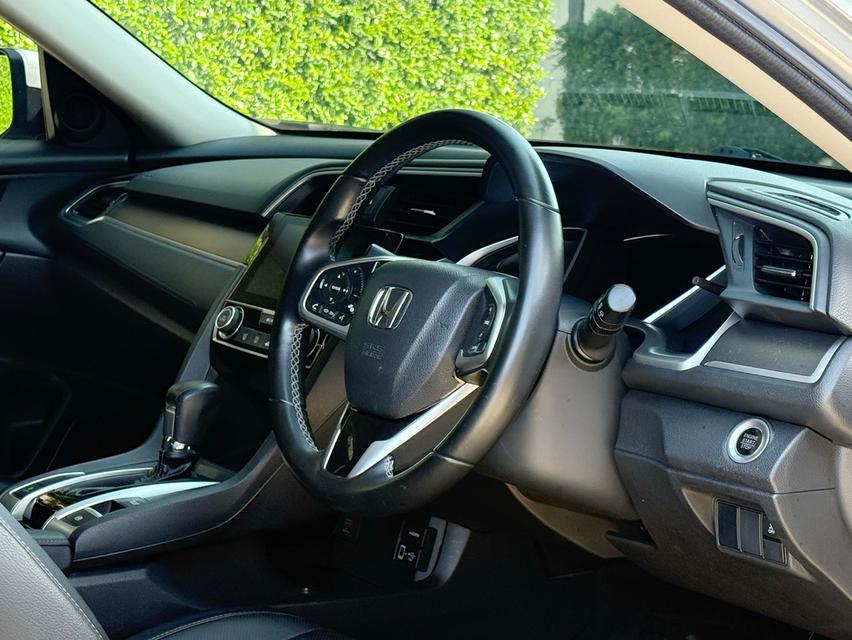 2018 HONDA CIVIC FC 1.5 TURBO รถมือเดียวออกป้ายแดง รถวิ่งน้อย เข้าศูนย์ทุกระยะ รถไม่เคยมีอุบัติเหตุครับ รูปที่ 10