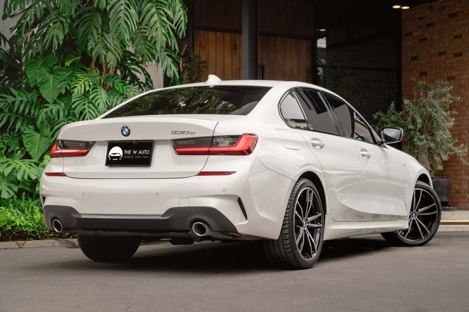 BMW 330e M Sport Plug-in Hybrid รุ่น G20 ปี 2022 📌เข้าใหม่! 𝘽𝙈𝙒 𝟯𝟯𝟬𝗲 𝙈 𝙎𝙥𝙤𝙧𝙩⚡️ สวยเกินเรื่องพร้อม BSI&Warranty รับประกันศูนย์👨🏽‍🔧 2