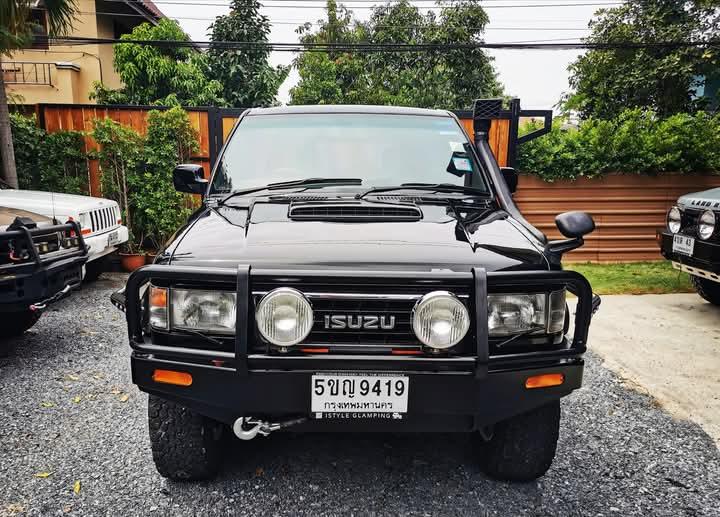 Isuzu Trooper สีดำ 5