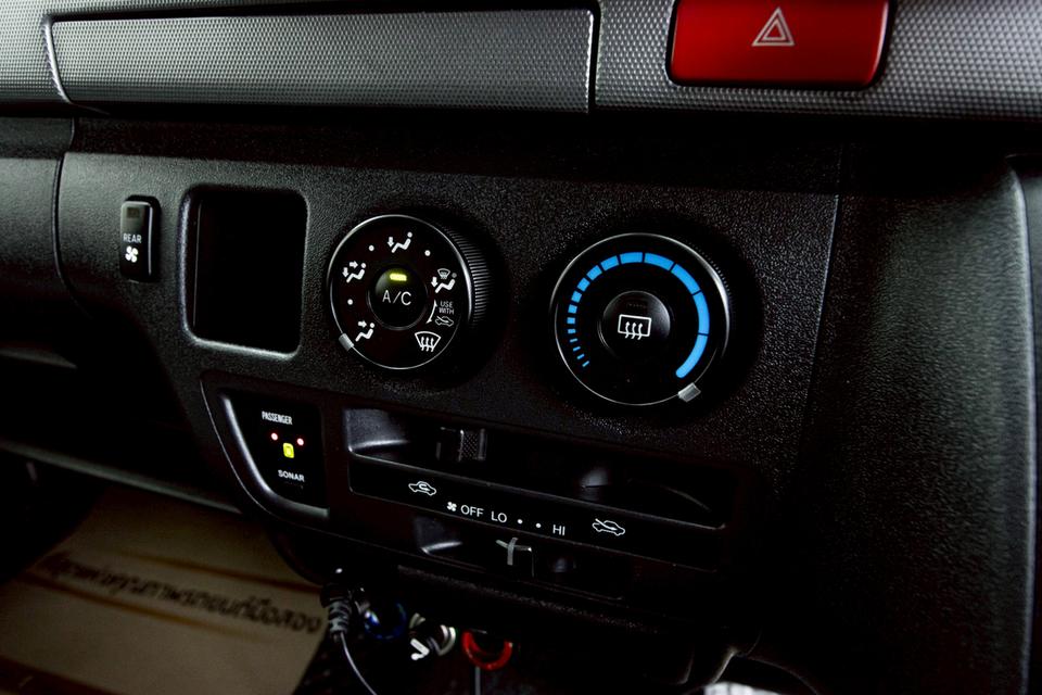 TOYOTA VENTURY 2.7 V 2010  10