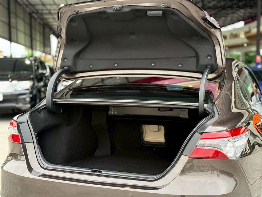 TOYOTA CAMRY 2.5 HV 2019   18