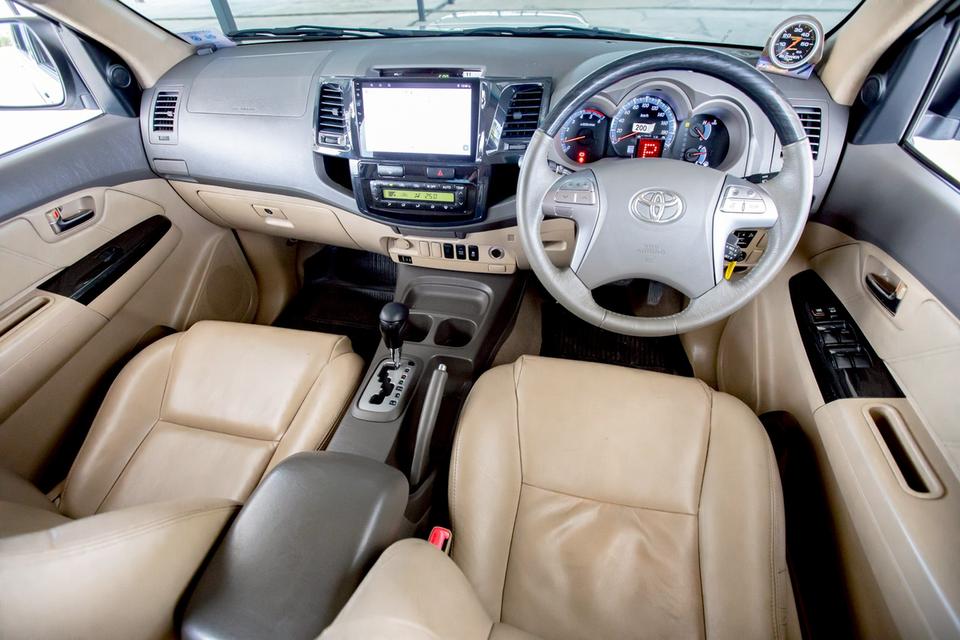 TOYOTA FORTUNER 3.0V สีขาว ปี 2013 ของแต่งหลายแสน  13
