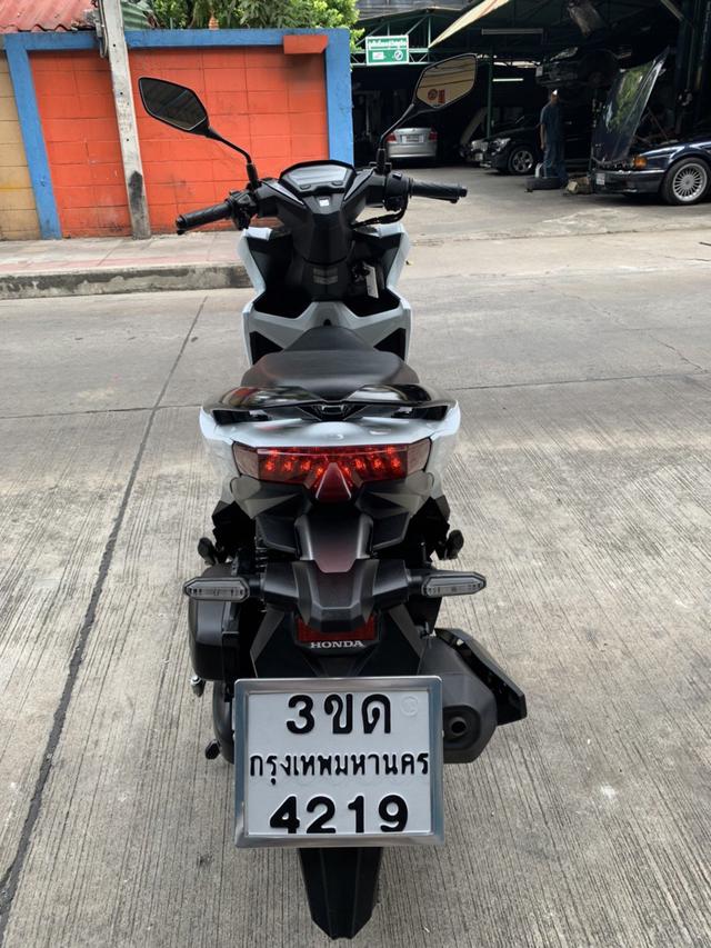 Honda Click 125i สีขาว-ดำ 2021 ล้อแม็ก