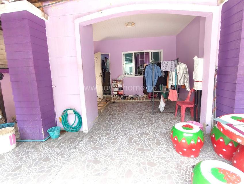 หมู่บ้านอู่ทองเพลส 6 ซอย 12 ลำลูกกา ใกล้ตลาดเปียร์นนท์ ถนนลำลูกกา ต.คูคต อ.ลำลูกกา จ.ปทุมธานี