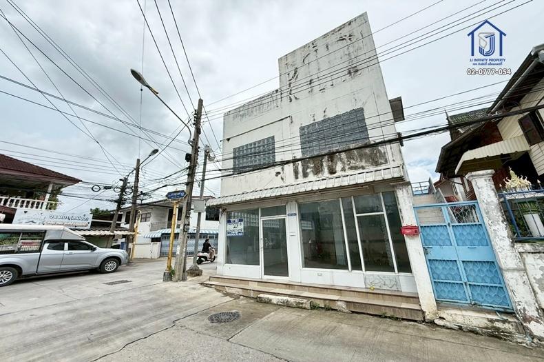 ขายทาวน์โฮม 2.5 ชั้น ซอยภานุวงศ์12 ถนนสุขุมวิท 117 ใกล้BTS สถานีปู่เจ้า