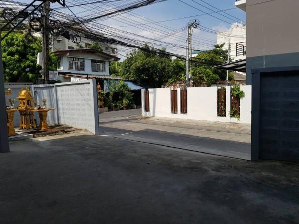 ให้เช่าโกดังพร้อมออฟฟิศย่านลาดพร้าววังหิน โชคชัยสี่ ขนาด 460 ตรม. เข้าออก ลาดพร้าว 71 นาคนิวาส 8