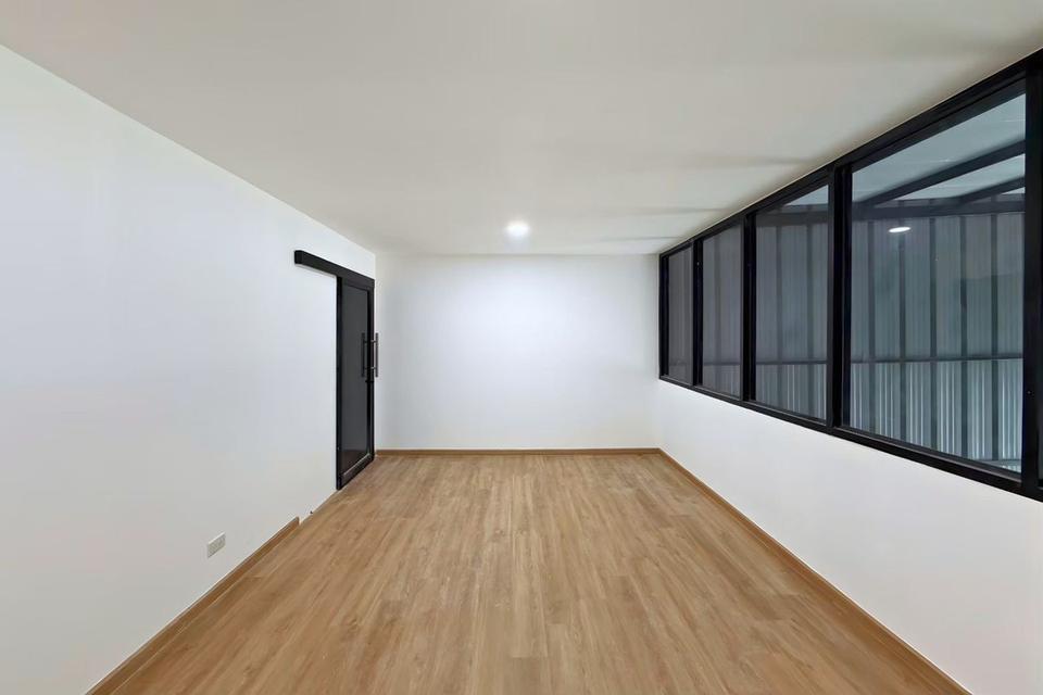 U1419 ให้เช่าโกดังออฟฟิศ พัฒนาการ 25 ขนาด 140 ตารางเมตร มีห้องน้ำในตัว จอดรถได้ 4 คัน ทำเลดีเดินทางสะดวกเข้าออกได้หลายทาง 3