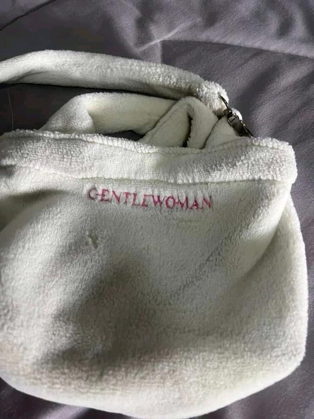 กระเป๋าสะพายเล็กๆแบรนด์ Gentlewoman 2