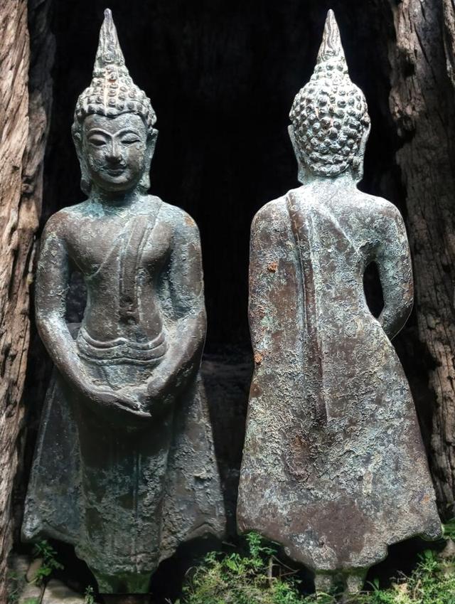 เปิดพระพิมพ์ถวายเนตรศิลปะสุโขทัยเกศเปลวเพลิงเม็ดพระศกก้นหอย เนื้อสัมฤทธิ์เก่าฐานเดิมหัก รูปที่ 5