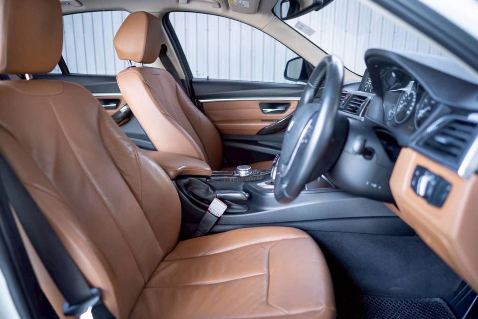 BMW 320d F30  ปี 2015 รูปที่ 10