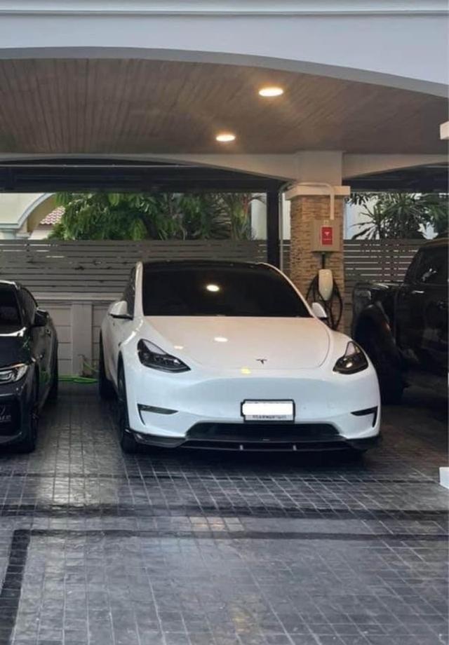 Tesla Model Y สวยมาก