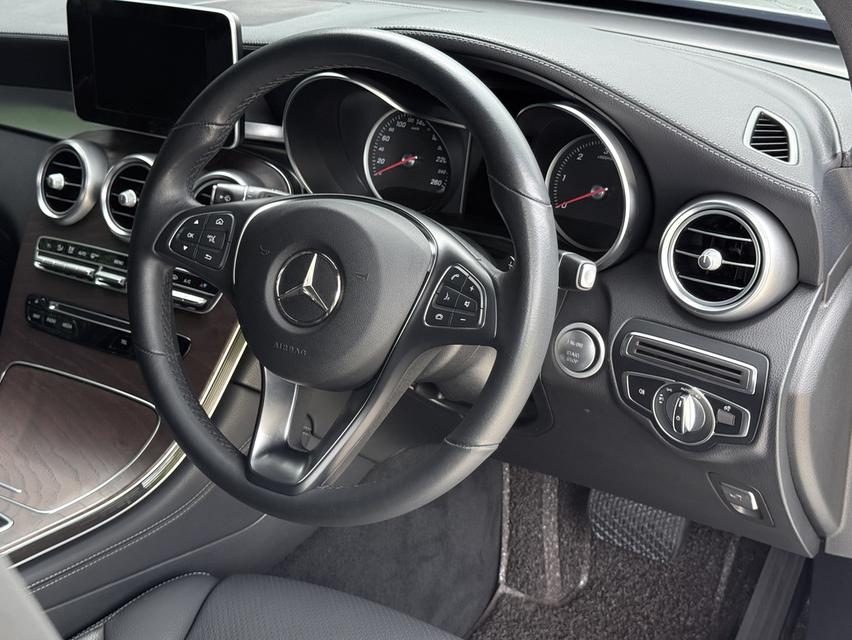 Benz GLC220d 4Matic ปี 2020 สภาพสวย สีเดิมทั้งคัน รูปที่ 9