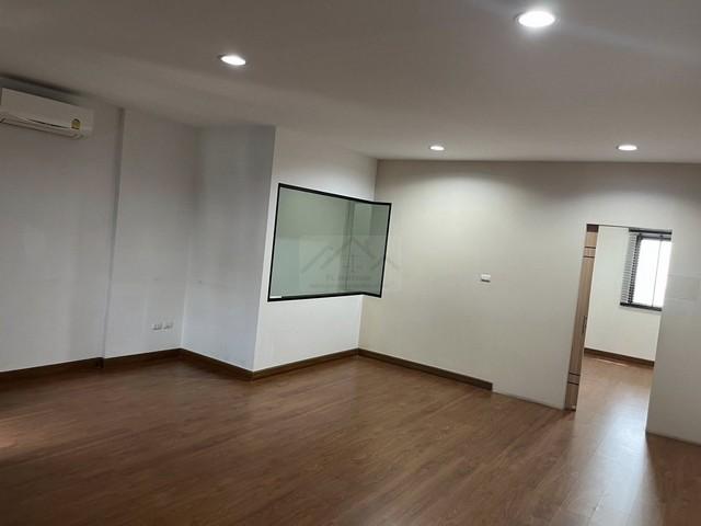 ให้เช่าทาวน์โฮม 3 ชั้น โครงการทรีโอ ร่มเกล้า Trio Romklao ติดถนนใหญ่ ใกล้สุวรรณภูมิ เหมาะอยู่อาศัย ทำโฮมออฟฟิศ 6