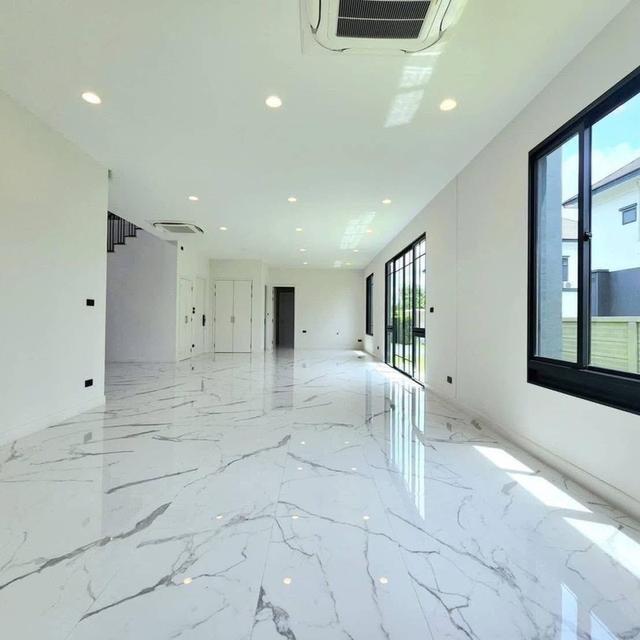 🏡 ขายบ้านเดี่ยวหรู เศรษฐสิริ ราชพฤกษ์–สาย 1 ที่ดิน: 167 ตร.ว. พื้นที่ใช้สอย: 499 ตร.ม. บ้านหันหน้าทิศเหนือ 5 ห้องนอน | 6 ห้องน้ำ 3