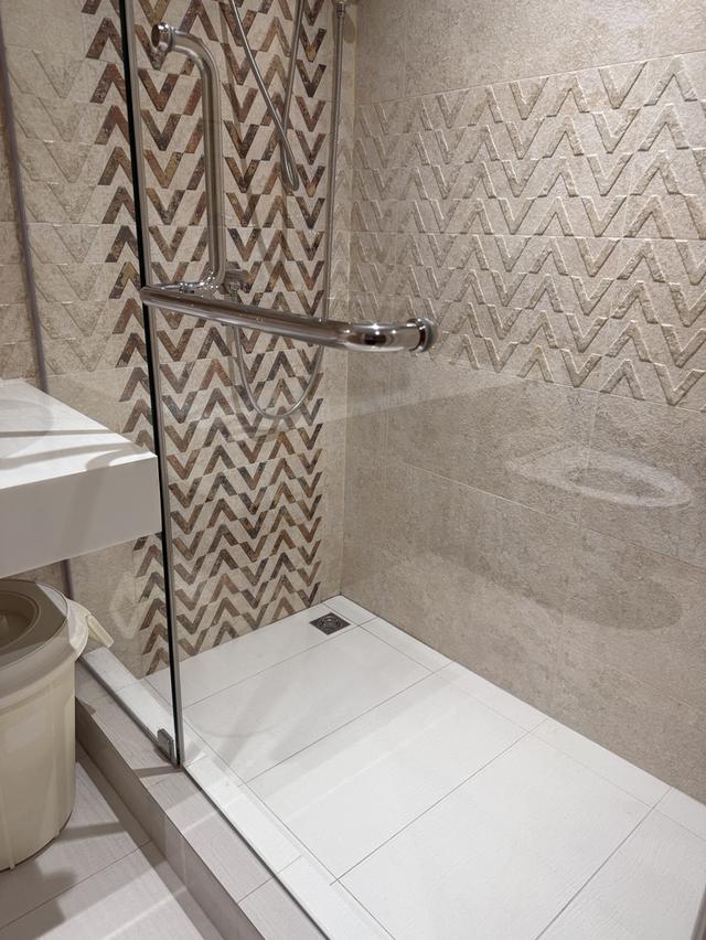 ให้เช่าอาคารพาณิชย์ หน้ากาดธารนินทร์ 16