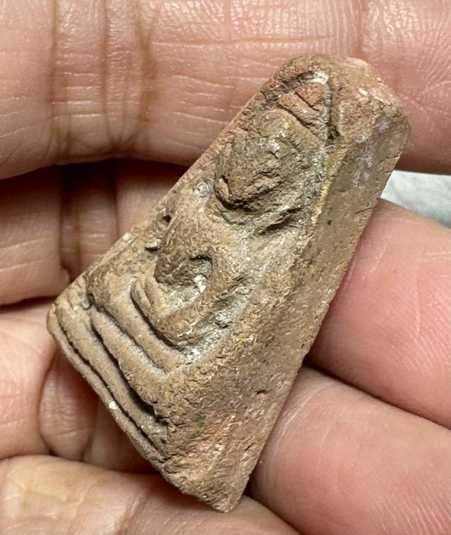 พระเนื้อดิน พิมพ์พระผงสุพรรณ ล.พ.โหน่ง วัดคลองมะดัน 4