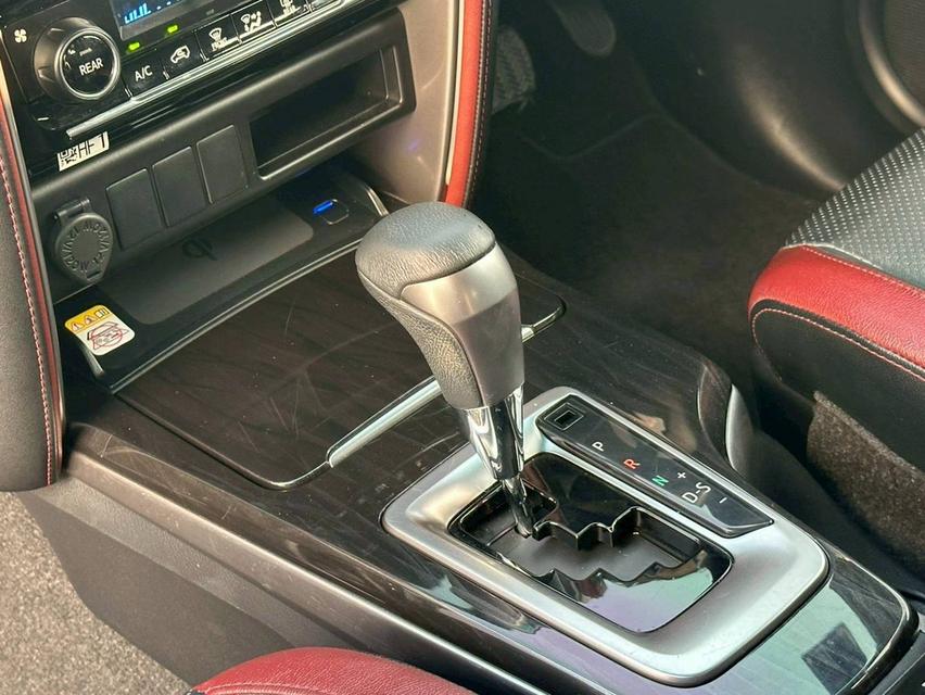 Toyota Fortuner 2.4 Legender 2WD ปี 2021 14